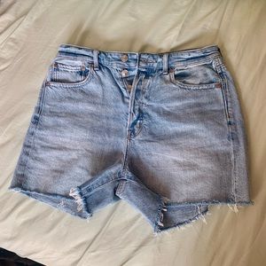 American Eagle Women’s 90’s Boyfriend Short